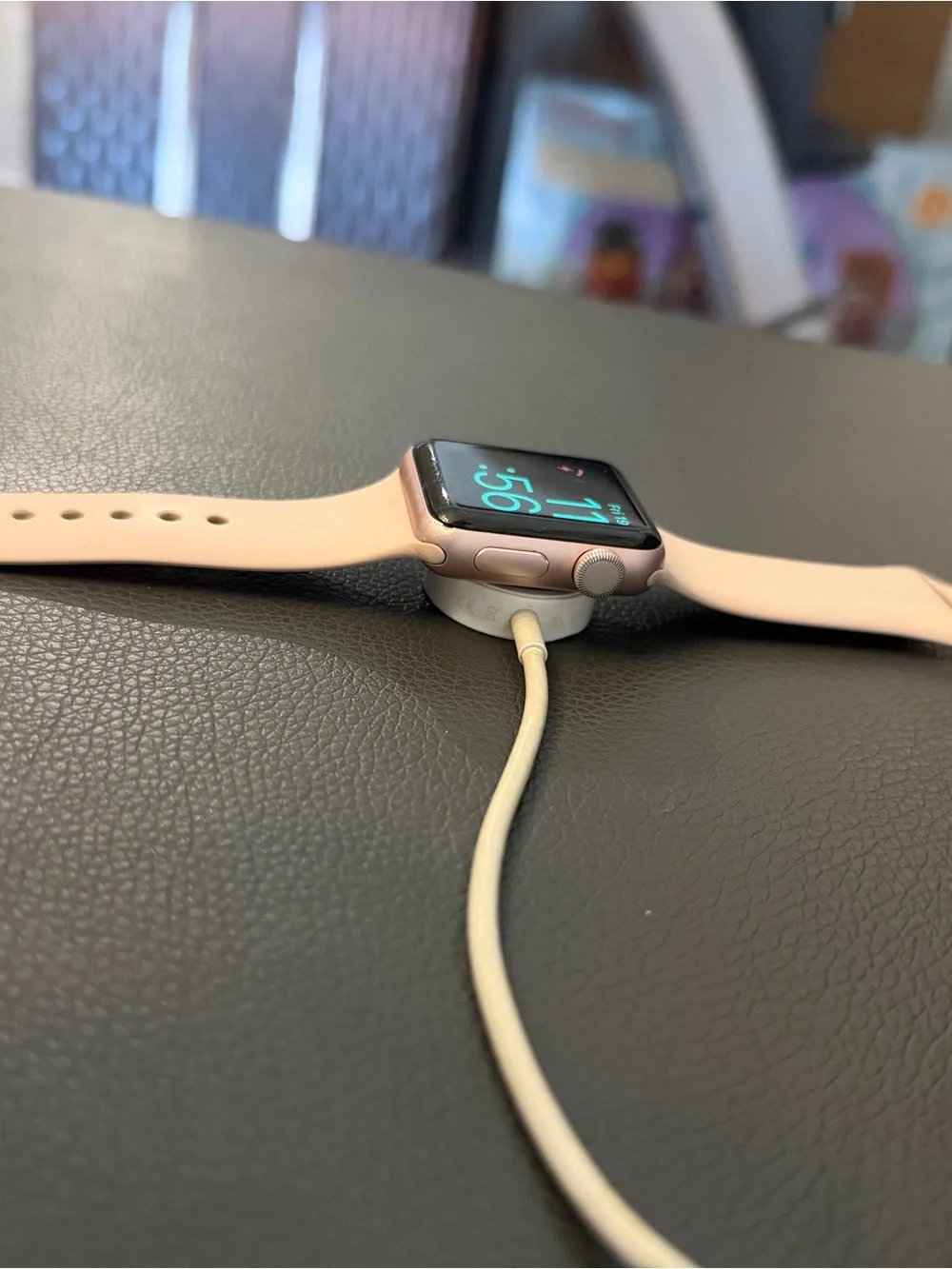 Apple Watch Series 2, 38 MM Pink Sport Band